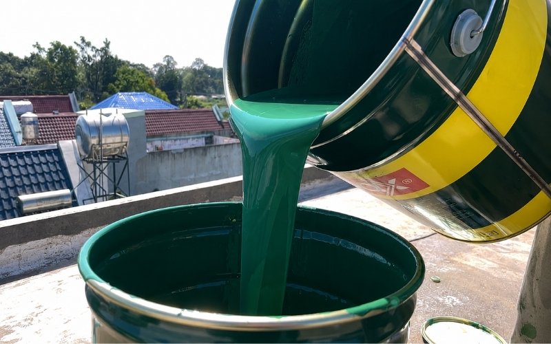 1 thùng sơn chống thấm và diện tích m2 phủ được trên bề mặt bê tông