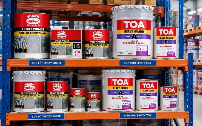 Các quy cách đóng thùng khác nhau của sơn epoxy TOA trên kệ đại lý