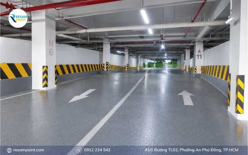 Sàn tầng hầm chung cư sau khi phủ sơn epoxy màu xám bóng mịn